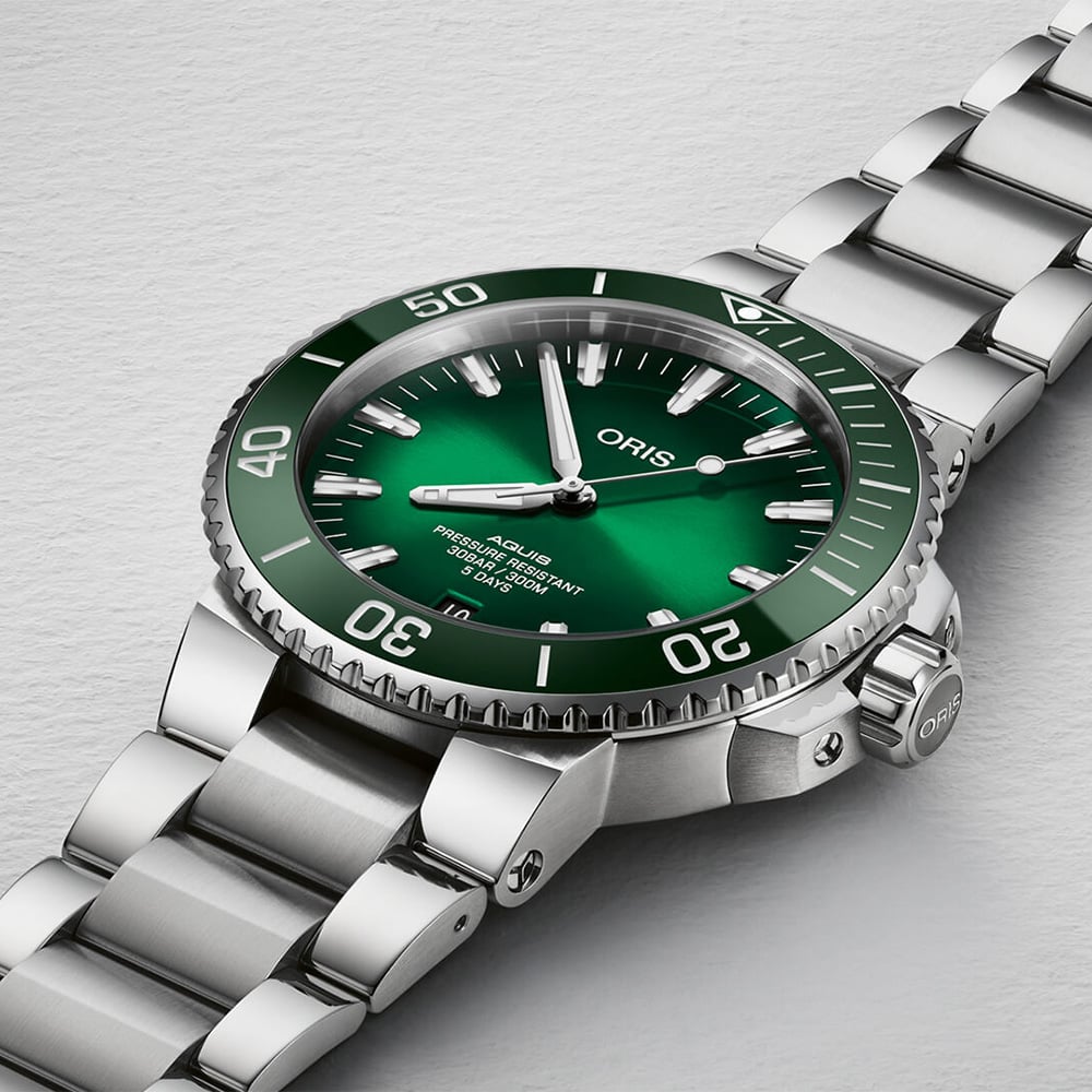 Aquis Date Calibre 400 Green 43.5 mm