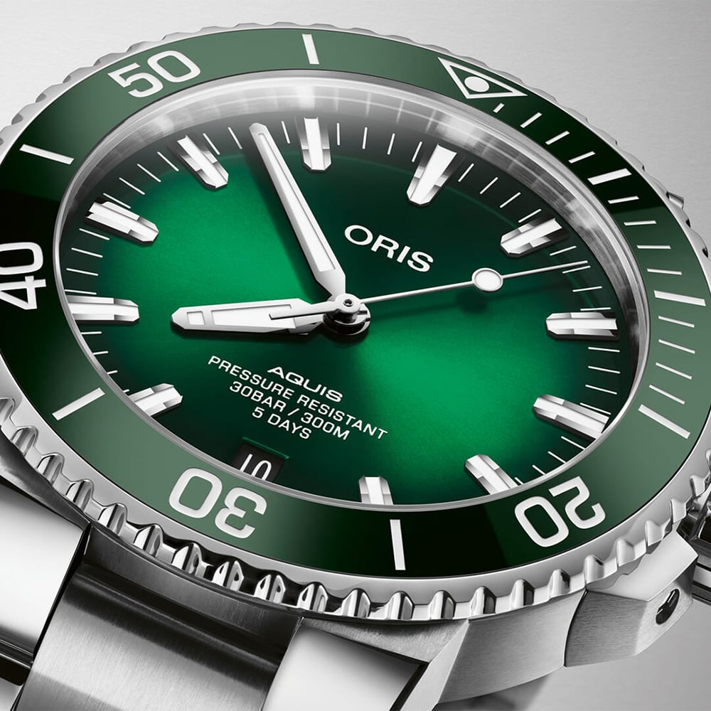 Aquis Date Calibre 400 Green 43.5 mm